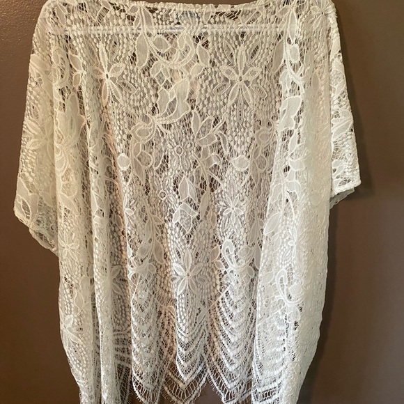 Ricki’s one size 100% Nylon lace top - Picture 4 of 6